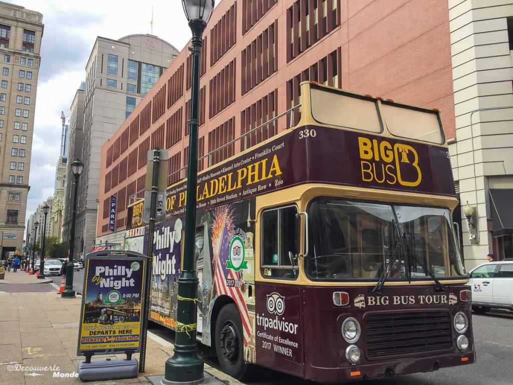 Que faire à Philadelphie et visiter en 10 coups de coeur. Ici le BigBus pour visiter la ville. Retrouvez l'article ici: https://www.decouvertemonde.com/quoi-faire-a-philadelphie-visiter 