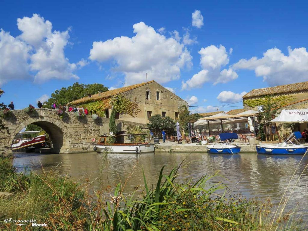 Visiter l'Aude pays Cathare en 7 idées de choses à faire. Ici le Somail et le Canal du Midi. Retrouvez l'article ici: https://www.decouvertemonde.com/visiter-l-aude-pays-cathare 