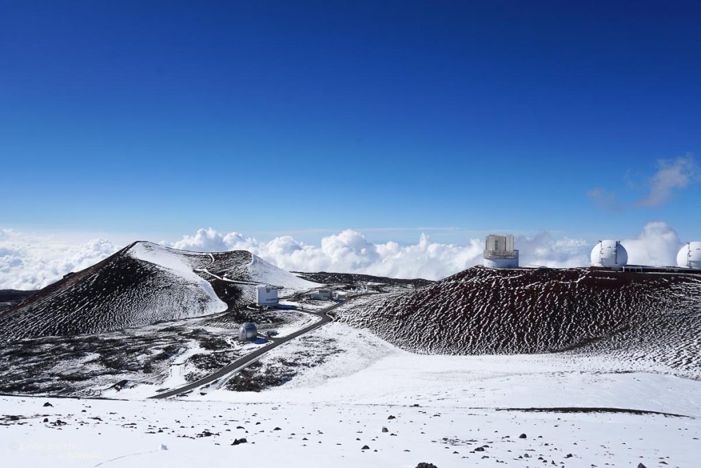 Big Island : Mon voyage de 10 jours sur la plus grande des îles d'Hawaii. Ici la station d'astronomie au sommet du Mauna kea. Retrouvez l'article ici: https://www.decouvertemonde.com/big-island-voyage-iles-hawaii