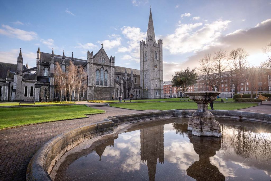 La cathédrale St. Patrick à Dublin. Photo tirée de mon article Visiter Dublin en Irlande : Que voir et faire le temps d'un weekend. #irlande #dublin #europe #voyage #cathedrale