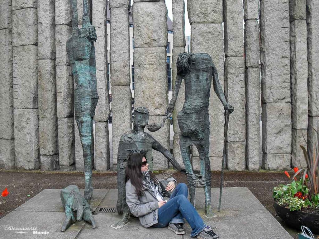 Une statue de la Famine Memorial au parc St. Stephen's Green à Dublin. Photo tirée de mon article Visiter Dublin en Irlande : Que voir et faire le temps d'un weekend. #irlande #dublin #europe #voyage