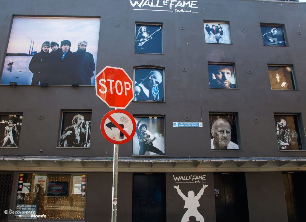 Le Wall of Fame dans Temple Bar à Dublin. Photo tirée de mon article Visiter Dublin en Irlande : Que voir et faire le temps d'un weekend. #irlande #dublin #europe #voyage