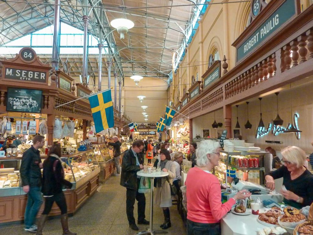 Marché Östermalms Saluhall à Stockholm dans mon article Visiter Stockholm : Que faire à Stockholm en 10 coups de coeur #suede #stockholm #europe #voyage #scandinavie #citytrip