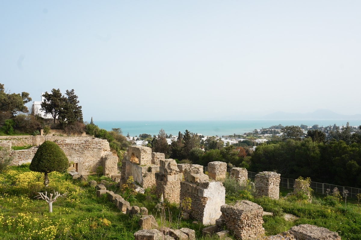 Colline de Byrsa à Carthage en Tunisie dans mon article Où aller en Tunisie et quoi faire : mon itinéraire de voyage en 12 lieux à visiter en Tunisie | quoi faire en Tunisie | où aller en Tunisie | voyage en Tunisie | visiter la Tunisie | itinéraire en Tunisie #tunisie #maghreb #afriquedunord #voyage #carthage