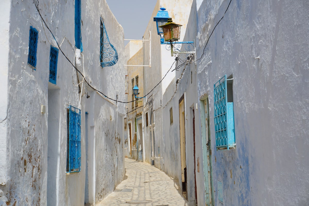 Beauté de la médina de Kairouan en Tunisie dans mon article Où aller en Tunisie et quoi faire : mon itinéraire de voyage en 12 lieux à visiter en Tunisie | quoi faire en Tunisie | où aller en Tunisie | voyage en Tunisie | visiter la Tunisie | itinéraire en Tunisie #tunisie #maghreb #afriquedunord #voyage #kairouan
