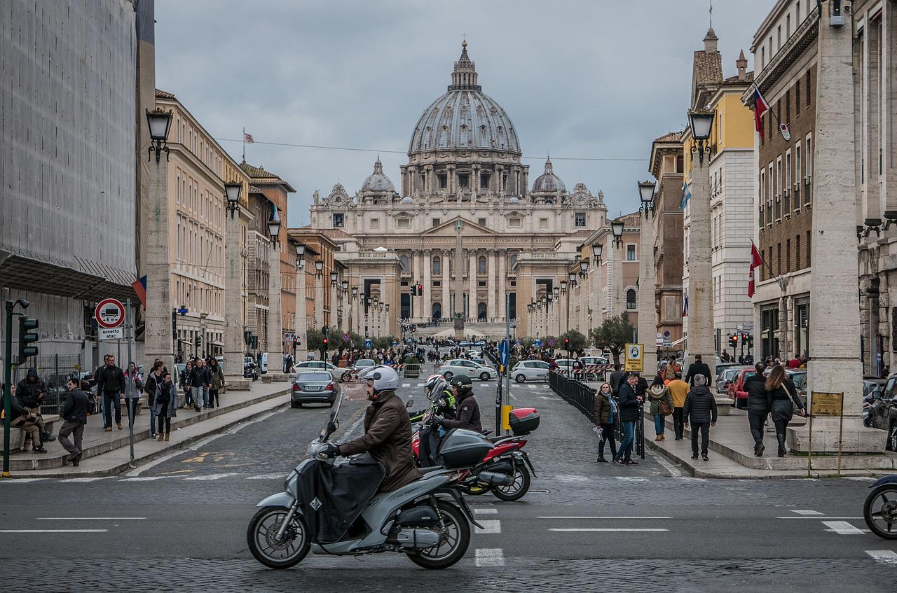 Comment se déplacer à Rome en Italie dans mon article Visiter Rome en 3 jours : que faire à Rome lors d'un week-end en 10 incontournables | que faire à Rome | que voir à Rome | visiter Rome en 3 jours | visiter Rome en Italie | week-end à Rome | incontournables de Rome #rome #italie #europe #voyage #citytrip